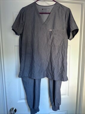Figs Men's Gray Jogger Scrub Pants & Top Set - Charcoal Gray
